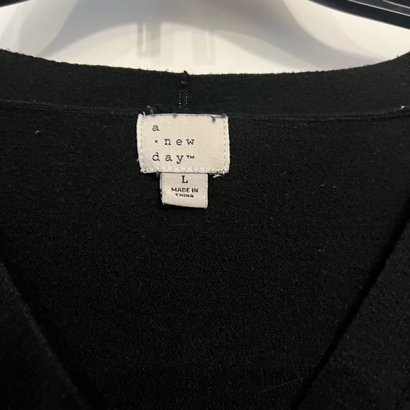 Black Sweater Size Large - Picture 3 of 3